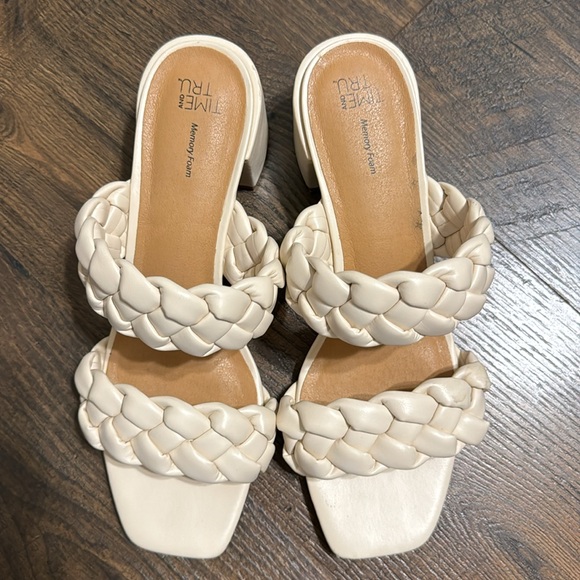 Time & tru braided heel sandals. 👡 Off white color. Size 8.5. Worn once - Picture 2 of 4